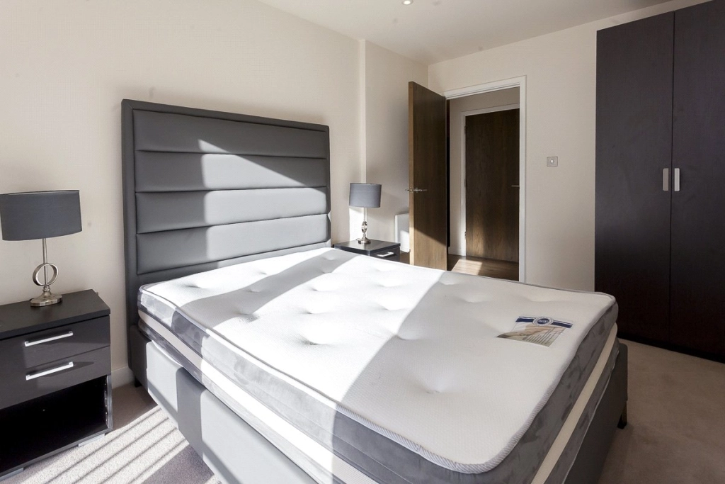 2 bedrooms apartments/flats for sale in Beaufort Square, Beaufort Park, Colindale - NW9 view 15