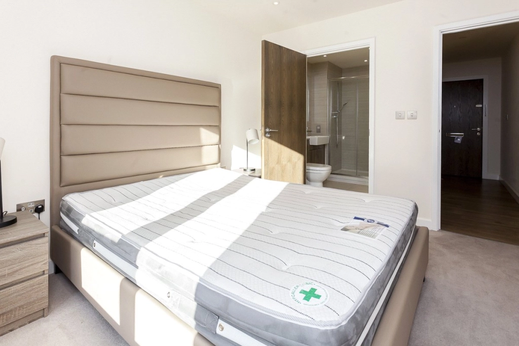 2 bedrooms apartments/flats for sale in Beaufort Square, Beaufort Park, Colindale - NW9 view 5