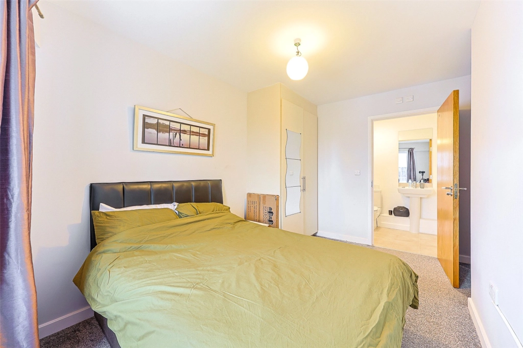 2 bedrooms apartments/flats for sale in Boulevard Drive, Beaufort Park, Colindale - NW9 view 5