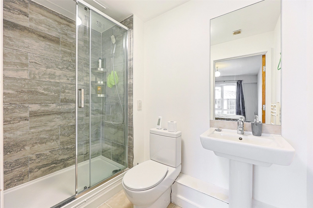 2 bedrooms apartments/flats for sale in Boulevard Drive, Beaufort Park, Colindale - NW9 view 6