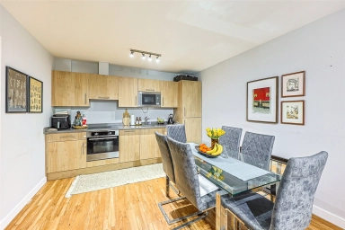 Boulevard Drive, Beaufort Park, Colindale - NW9 view 17