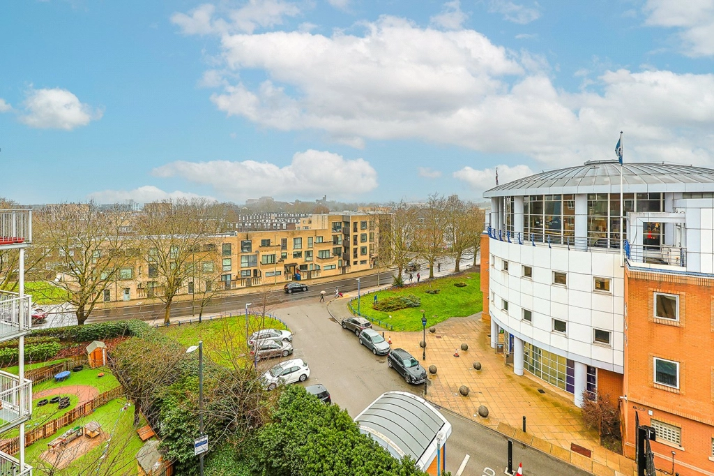 2 bedrooms apartments/flats for sale in Boulevard Drive, Beaufort Park, Colindale - NW9 view 10