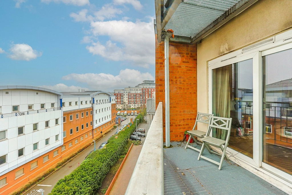 2 bedrooms apartments/flats for sale in Boulevard Drive, Beaufort Park, Colindale - NW9 view 9