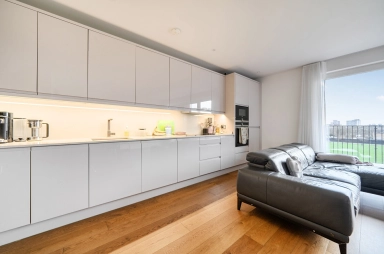 Lismore Boulevard, Colindale Gardens, Colindale - NW9 view 4