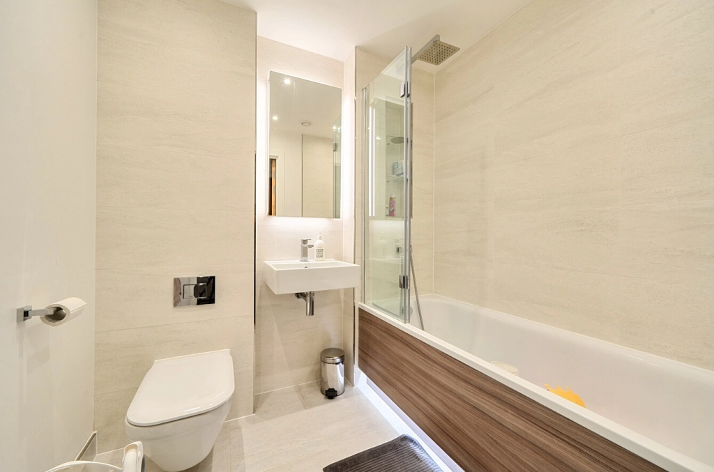 3 bedrooms apartments/flats for sale in Lismore Boulevard, Colindale Gardens, Colindale - NW9 view 10