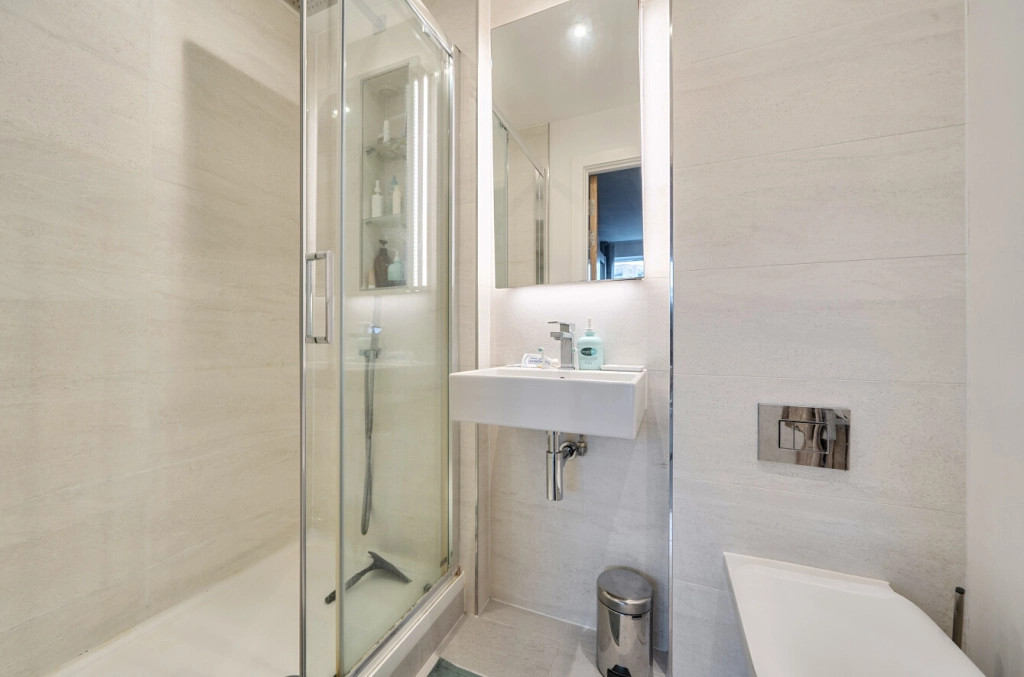 3 bedrooms apartments/flats for sale in Lismore Boulevard, Colindale Gardens, Colindale - NW9 view 13