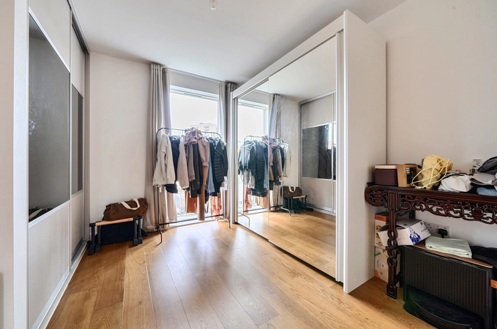 3 bedrooms apartments/flats for sale in Lismore Boulevard, Colindale Gardens, Colindale - NW9 view 12