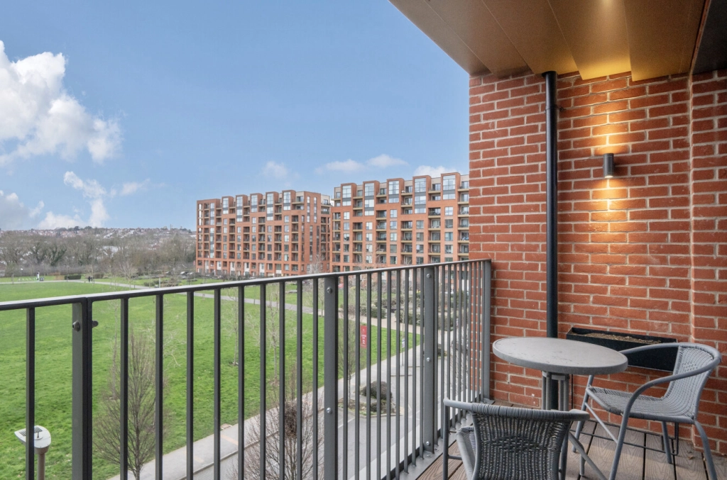 3 bedrooms apartments/flats for sale in Lismore Boulevard, Colindale Gardens, Colindale - NW9 view 15