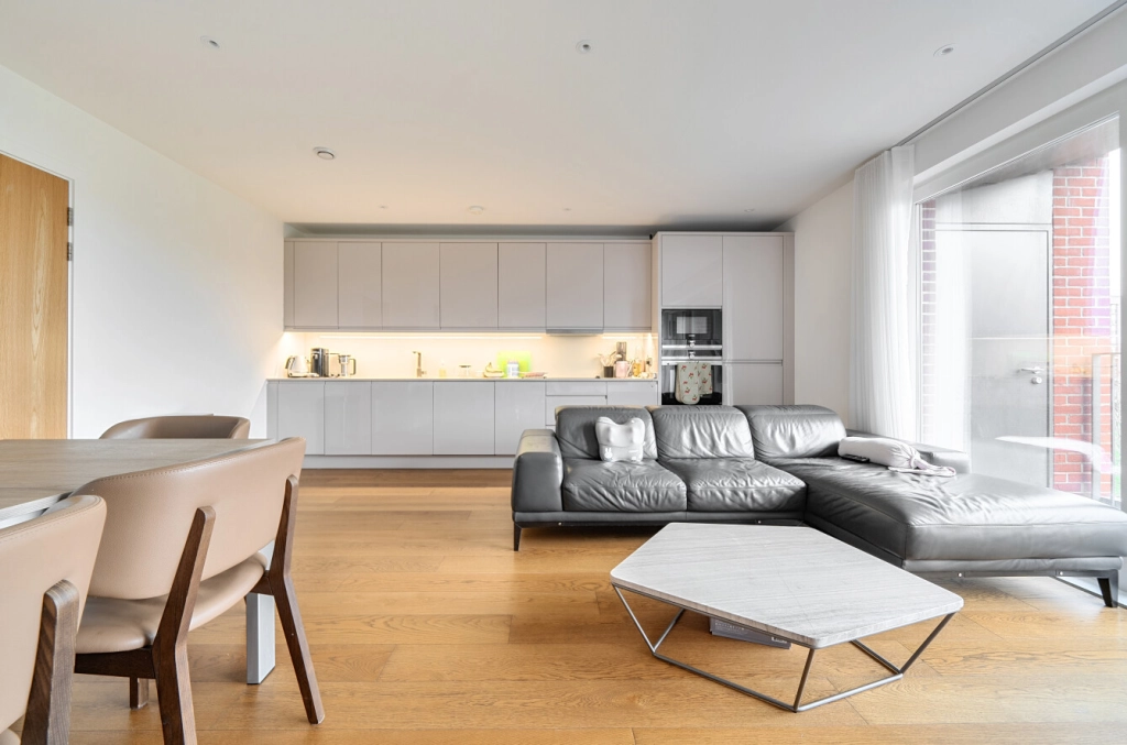 3 bedrooms apartments/flats for sale in Lismore Boulevard, Colindale Gardens, Colindale - NW9 view 5