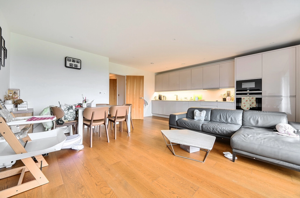 3 bedrooms apartments/flats for sale in Lismore Boulevard, Colindale Gardens, Colindale - NW9 view 6