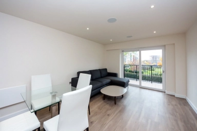 Beaufort Square, Beaufort Park, Colindale - NW9 view 3