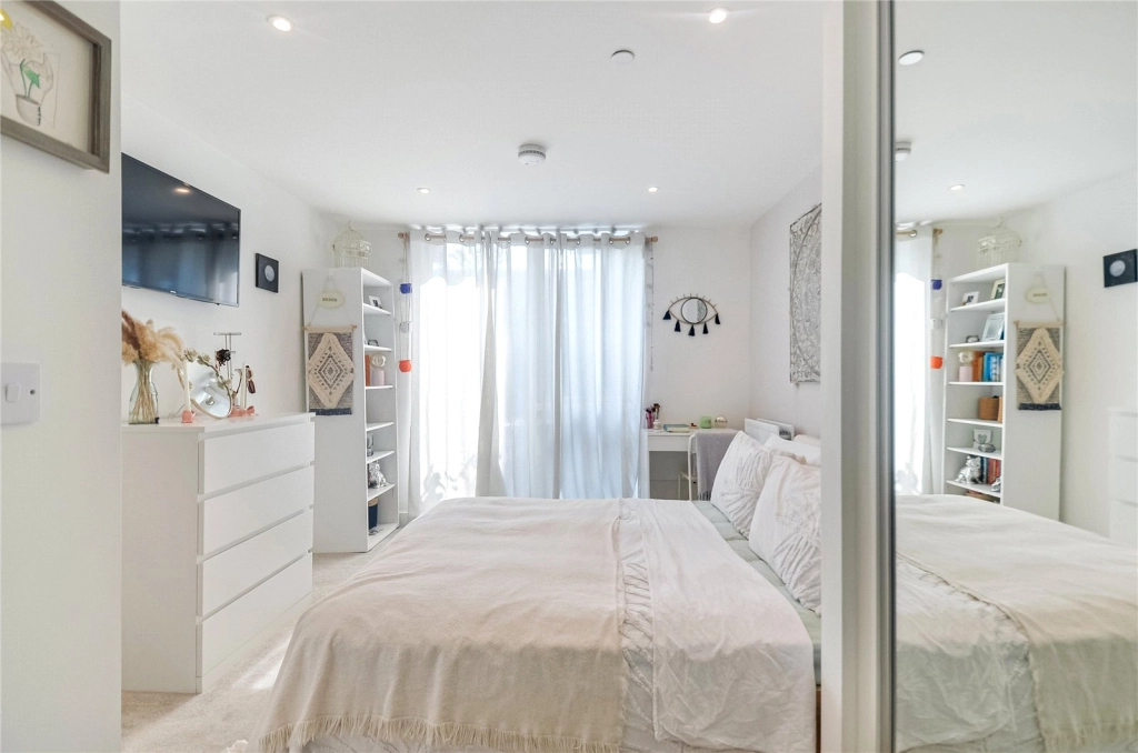 1 bedroom apartments/flats for sale in Lismore Boulevard, Colindale Gardens, Colindale - NW9 view 8