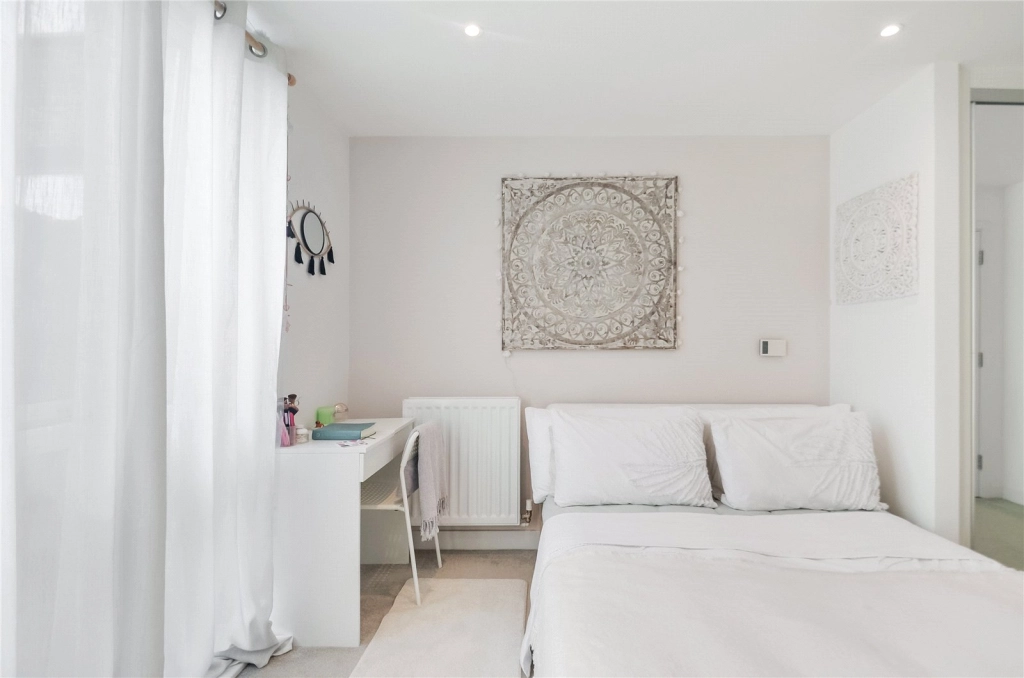 1 bedroom apartments/flats for sale in Lismore Boulevard, Colindale Gardens, Colindale - NW9 view 12