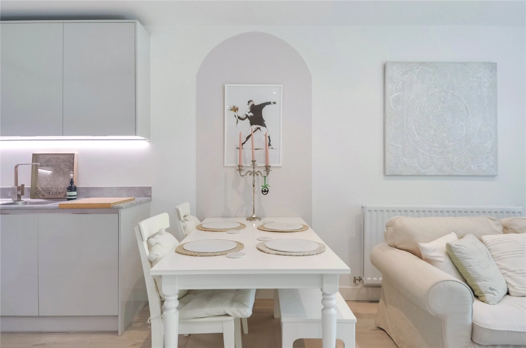 1 bedroom apartments/flats for sale in Lismore Boulevard, Colindale Gardens, Colindale - NW9 view 6