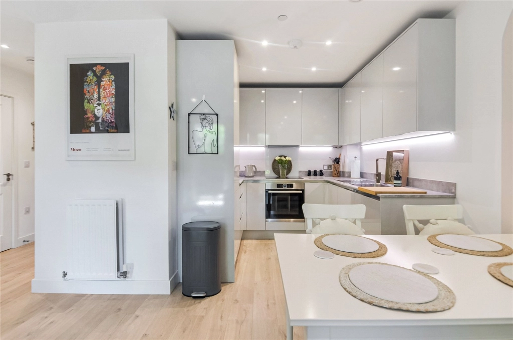 1 bedroom apartments/flats for sale in Lismore Boulevard, Colindale Gardens, Colindale - NW9 view 5