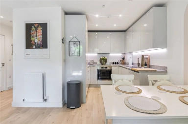 Lismore Boulevard, Colindale Gardens, Colindale - NW9 view 5