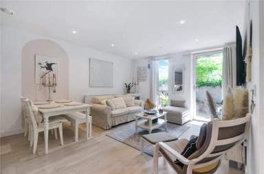 Lismore Boulevard, Colindale Gardens, Colindale - NW9 view 2