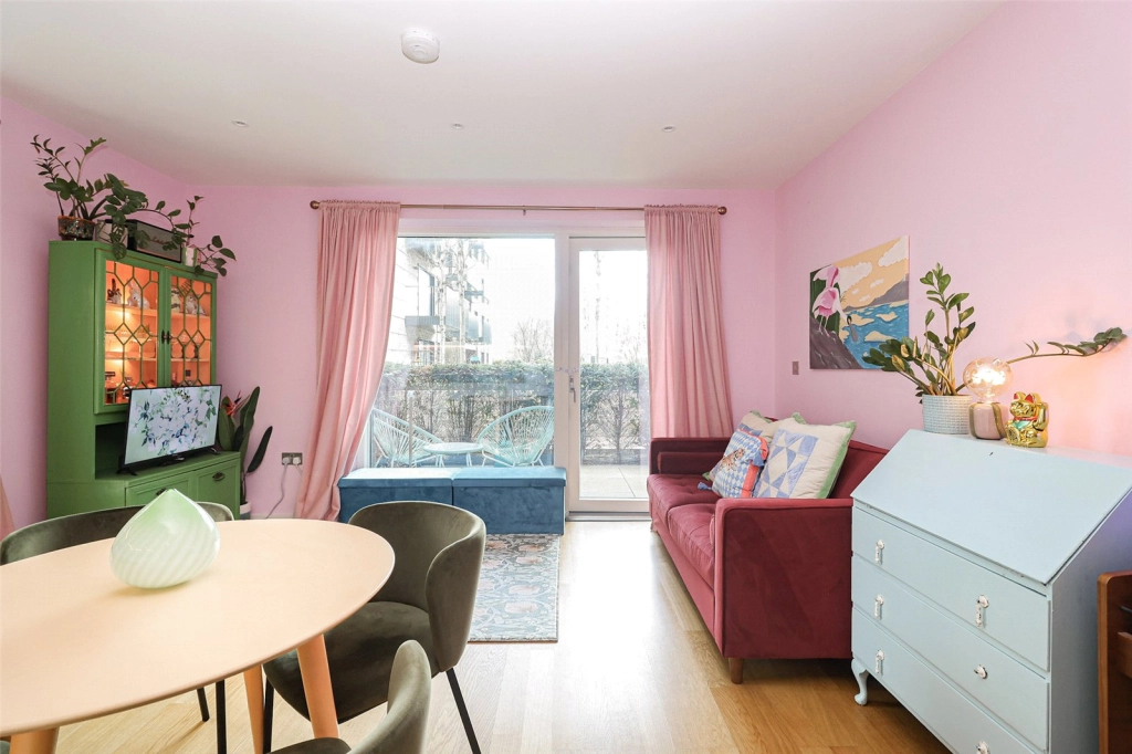 2 bedrooms apartments/flats for sale in Samara Drive, Southall - UB1 view 3