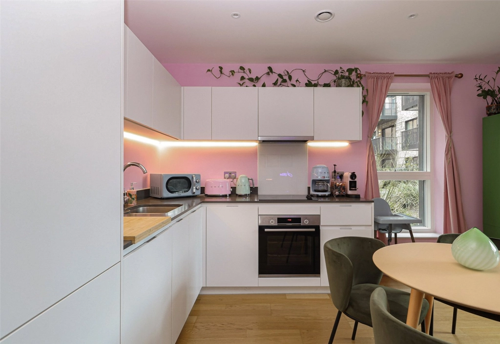 2 bedrooms apartments/flats for sale in Samara Drive, Southall - UB1 view 7