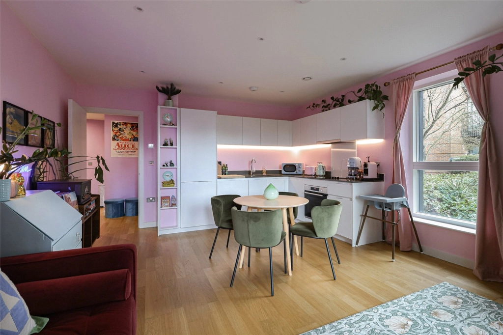 2 bedrooms apartments/flats for sale in Samara Drive, Southall - UB1 view 2