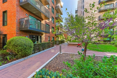 Greenleaf Walk, Southall - UB1 view 10