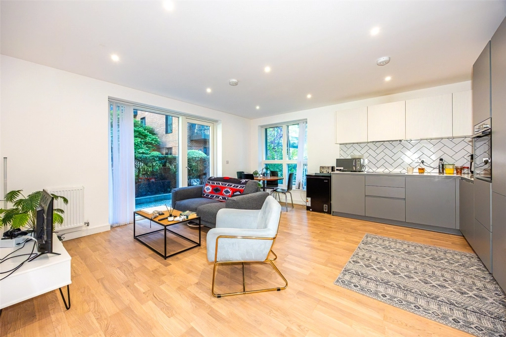 2 bedrooms apartments/flats for sale in Greenleaf Walk, Southall - UB1 view 14
