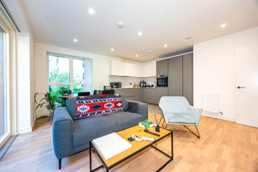 2 bedrooms apartments/flats for sale in Greenleaf Walk, Southall - UB1 view 2