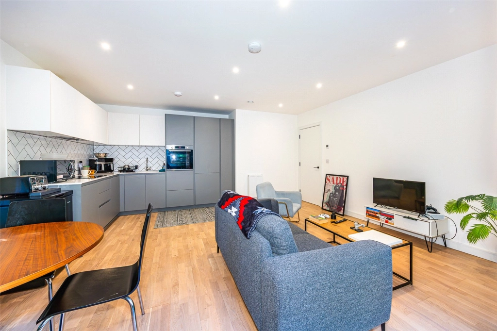 2 bedrooms apartments/flats for sale in Greenleaf Walk, Southall - UB1 view 15