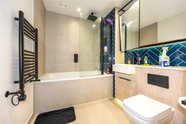 Greenleaf Walk, Southall - UB1 view 8