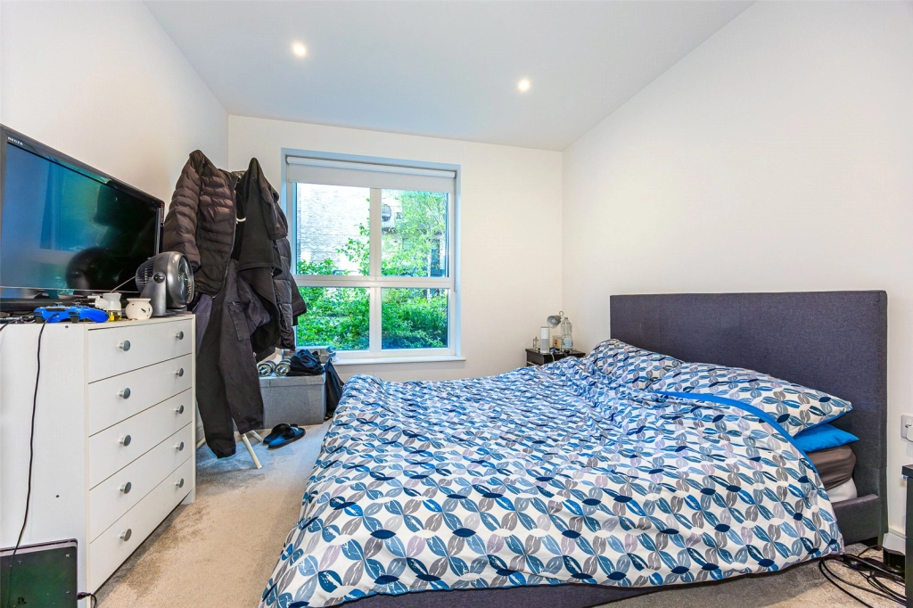 2 bedrooms apartments/flats for sale in Greenleaf Walk, Southall - UB1 view 19
