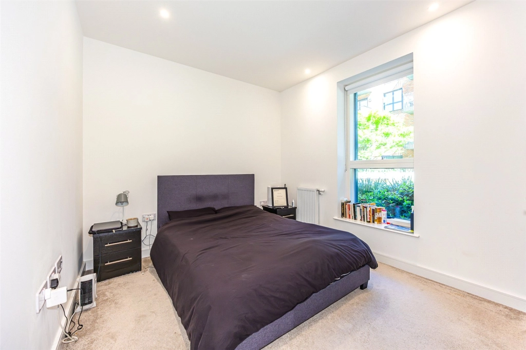 2 bedrooms apartments/flats for sale in Greenleaf Walk, Southall - UB1 view 6