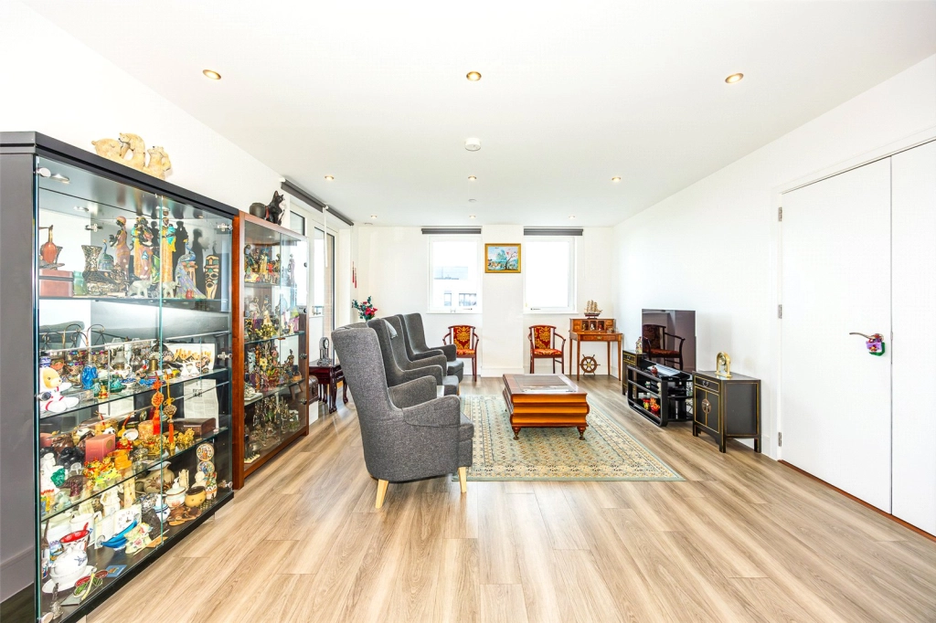 3 bedrooms apartments/flats for sale in Healum Avenue, Southall - UB2 view 17