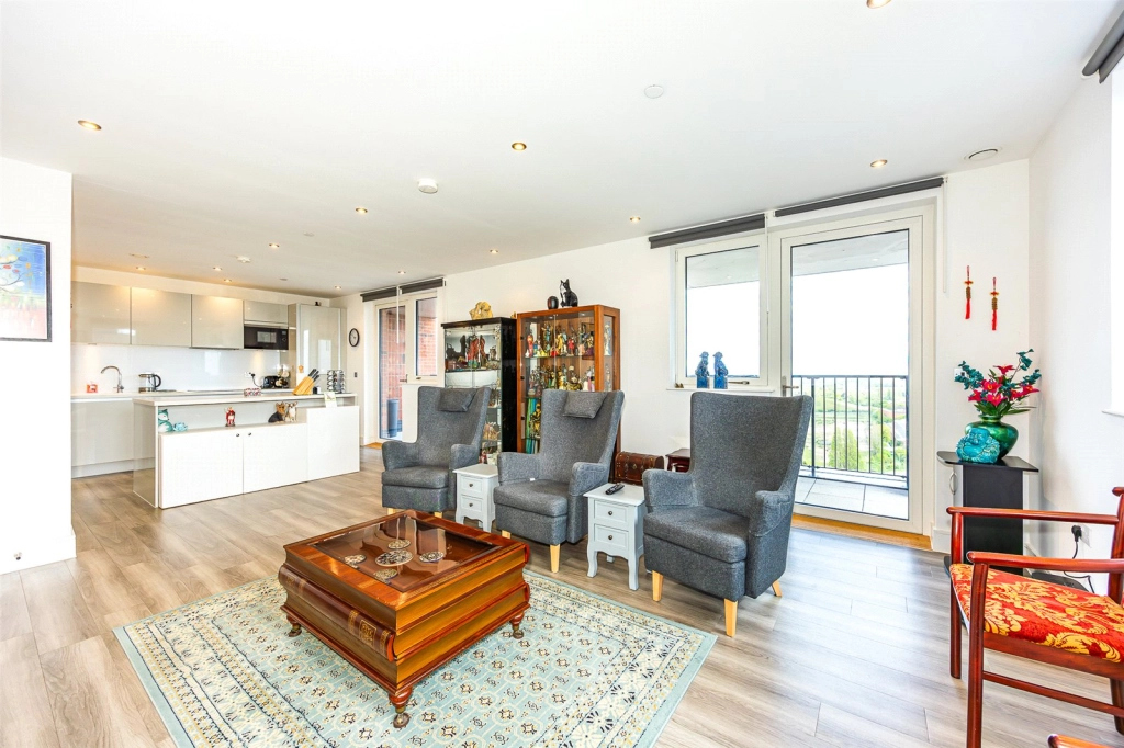 3 bedrooms apartments/flats for sale in Healum Avenue, Southall - UB2 view 3