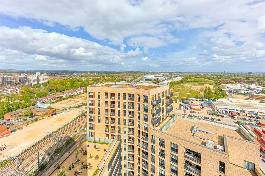 3 bedrooms apartments/flats for sale in Healum Avenue, Southall - UB2 view 10