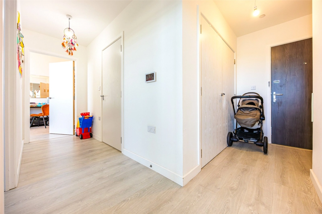 2 bedrooms apartments/flats for sale in Carnation Gardens, Hayes - UB3 view 7