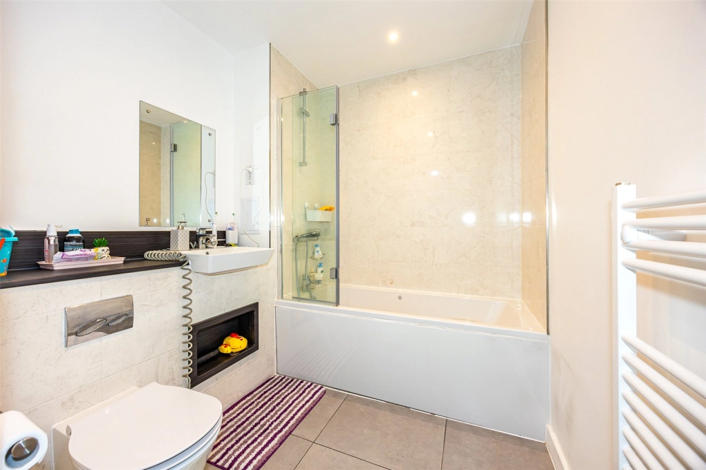 2 bedrooms apartments/flats for sale in Carnation Gardens, Hayes - UB3 view 10