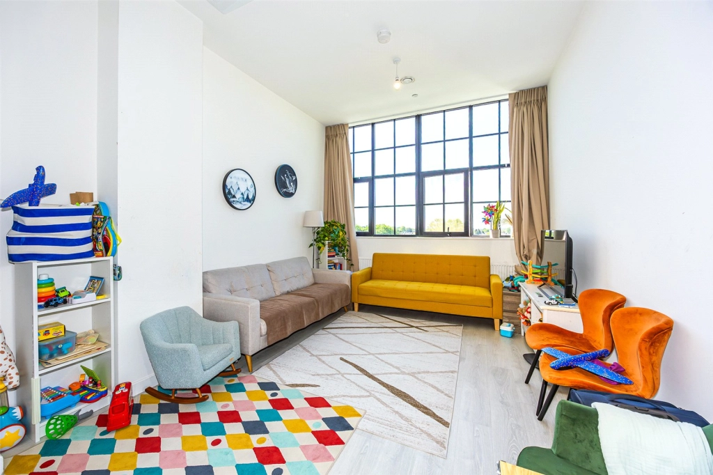 2 bedrooms apartments/flats for sale in Carnation Gardens, Hayes - UB3 view 4