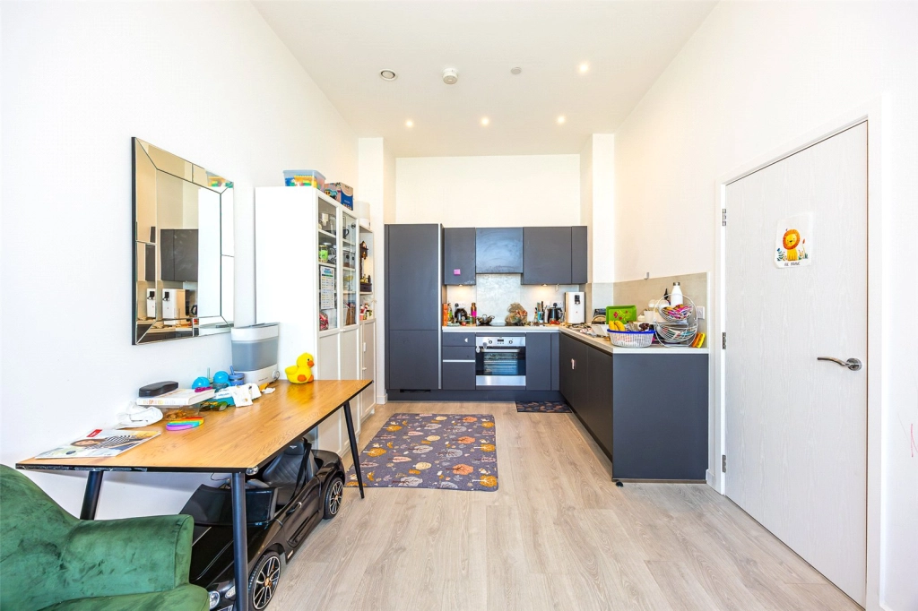 2 bedrooms apartments/flats for sale in Carnation Gardens, Hayes - UB3 view 8