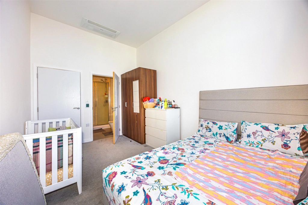 2 bedrooms apartments/flats for sale in Carnation Gardens, Hayes - UB3 view 6