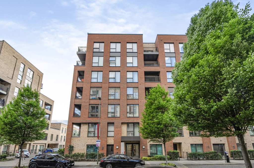 1 bedroom apartments/flats for sale in Lismore Boulevard, Colindale Gardens, Colindale - NW9 view 11