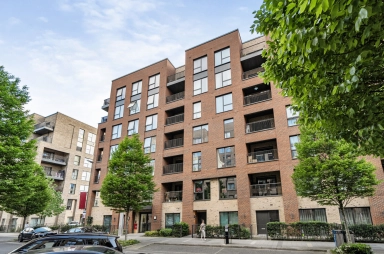Lismore Boulevard, Colindale Gardens, Colindale - NW9 view 1