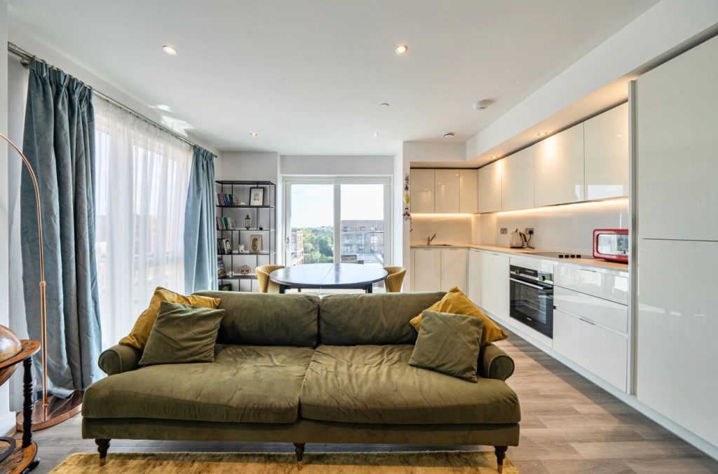 1 bedroom apartments/flats for sale in Lismore Boulevard, Colindale Gardens, Colindale - NW9 view 12