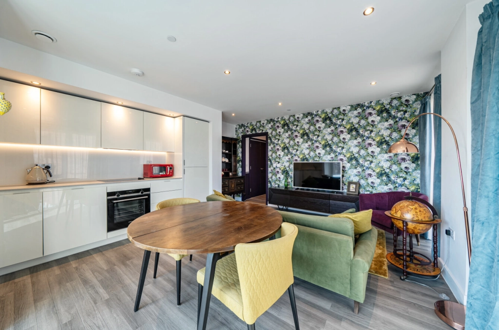 1 bedroom apartments/flats for sale in Lismore Boulevard, Colindale Gardens, Colindale - NW9 view 8
