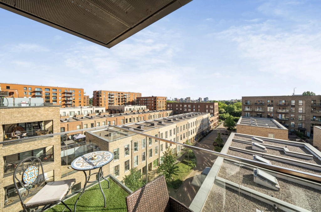 1 bedroom apartments/flats for sale in Lismore Boulevard, Colindale Gardens, Colindale - NW9 view 10