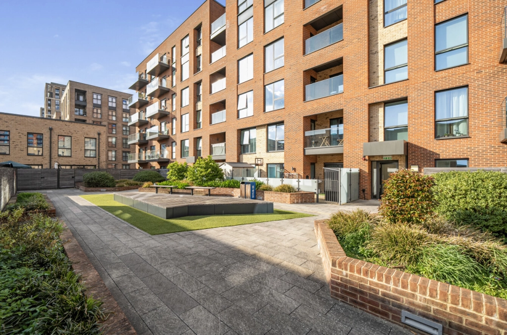 1 bedroom apartments/flats for sale in Lismore Boulevard, Colindale Gardens, Colindale - NW9 view 19