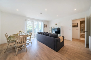 Greenleaf Walk, Southall - UB1 view 17