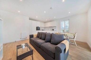 Greenleaf Walk, Southall - UB1 view 18