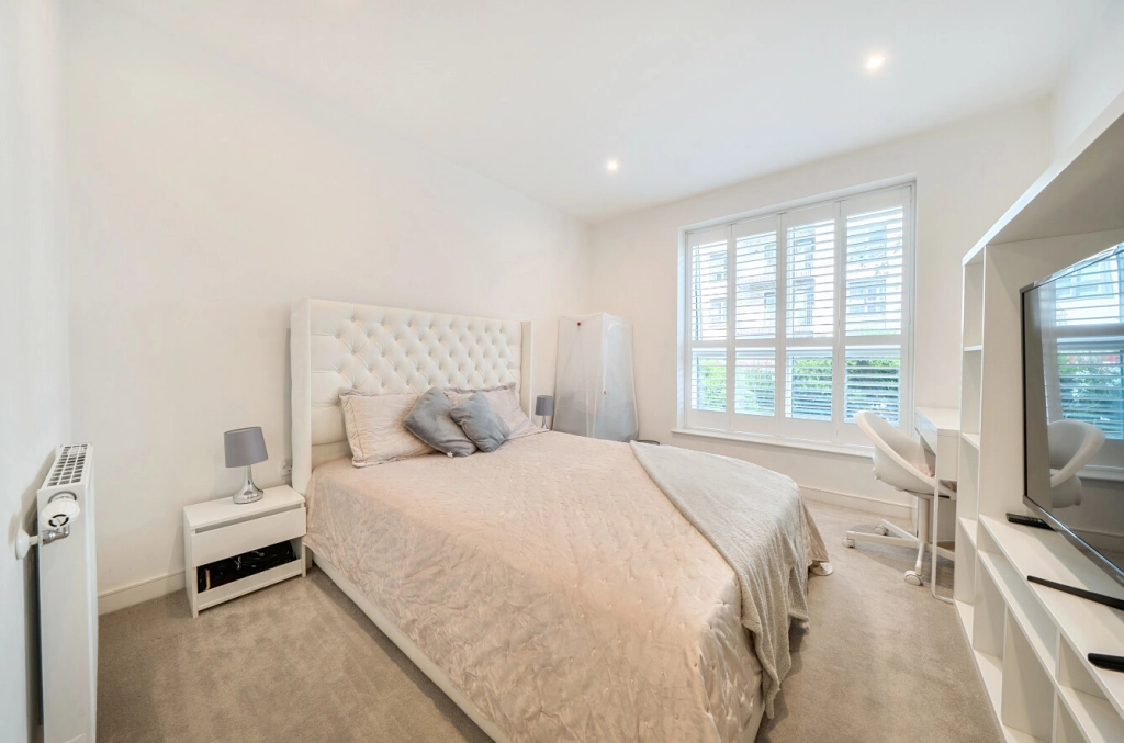 2 bedrooms apartments/flats for sale in Greenleaf Walk, Southall - UB1 view 6