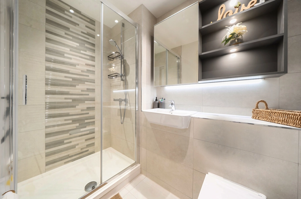 2 bedrooms apartments/flats for sale in Greenleaf Walk, Southall - UB1 view 18