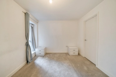 Caversham Road, Beaufort Park, Colindale - NW9 view 5